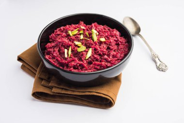 Pancar pancarı rendelenmiş pancar kökü, süt, şeker vs. ile yapılan yavaş pişirilmiş bir Hint tatlısıdır.