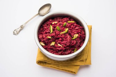 Pancar pancarı rendelenmiş pancar kökü, süt, şeker vs. ile yapılan yavaş pişirilmiş bir Hint tatlısıdır.