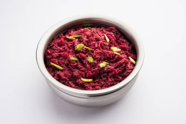 Pancar pancarı rendelenmiş pancar kökü, süt, şeker vs. ile yapılan yavaş pişirilmiş bir Hint tatlısıdır.