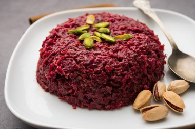 Pancar pancarı rendelenmiş pancar kökü, süt, şeker vs. ile yapılan yavaş pişirilmiş bir Hint tatlısıdır.