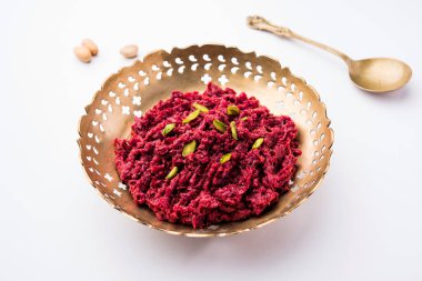 Pancar pancarı rendelenmiş pancar kökü, süt, şeker vs. ile yapılan yavaş pişirilmiş bir Hint tatlısıdır.