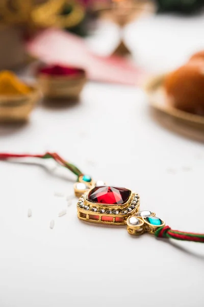 Raksha Bandhan Rakshabandhan Rakhi Com Arroz Haldi Kumkum Doce Mithai — Fotografia de Stock