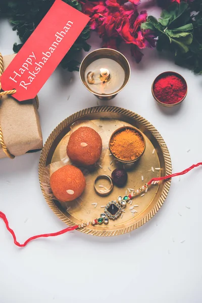 Raksha Bandhan Rakshabandhan Rakhi Ile Haldi Kumkum Pilavı Tatlı Mithai — Stok fotoğraf