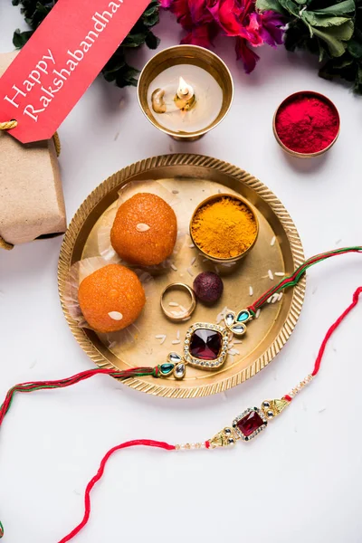 Raksha Bandhan Rakshabandhan Rakhi Haldi Kumkum Rice Sweet Mithai Gift — 스톡 사진