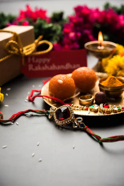 Raksha Bandhan Rakshabandhan Rakhi Haldi Kumkum Rice Sweet Mithai Gift — 스톡 사진