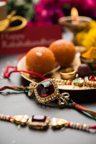 Raksha Bandhan Rakshabandhan Rakhi Com Arroz Haldi Kumkum Doce Mithai — Fotografia de Stock