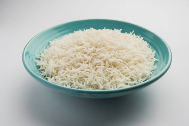 Long Basmati Rice, Hint ana yemeğidir ve bir kase içinde servis edilir. seçici odak