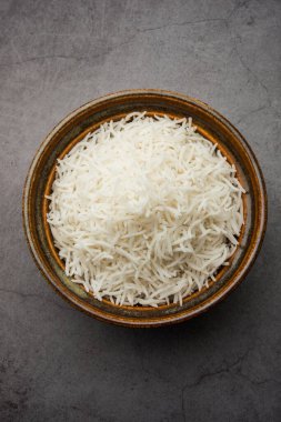 Long Basmati Rice, Hint ana yemeğidir ve bir kase içinde servis edilir. seçici odak