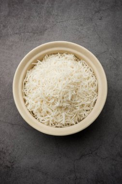 Long Basmati Rice, Hint ana yemeğidir ve bir kase içinde servis edilir. seçici odak