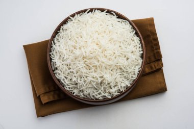 Long Basmati Rice, Hint ana yemeğidir ve bir kase içinde servis edilir. seçici odak