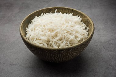 Long Basmati Rice, Hint ana yemeğidir ve bir kase içinde servis edilir. seçici odak
