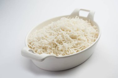Long Basmati Rice, Hint ana yemeğidir ve bir kase içinde servis edilir. seçici odak