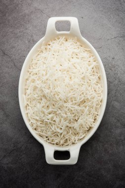 Long Basmati Rice, Hint ana yemeğidir ve bir kase içinde servis edilir. seçici odak