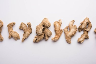 Hindistan 'da Sonth olarak da bilinen kurutulmuş organik zencefil veya kuru Adrak.