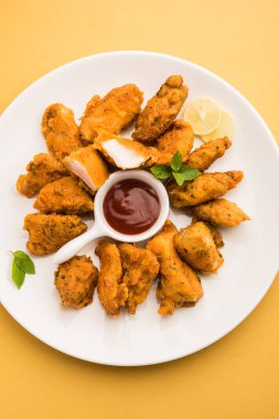 Tavuk Pakora veya Pakoda veya börek kemiksiz tavuk parçalarının marine edilip besan, pirinç unu, mısır unu ve yumurta karışımı ile kaplandığı popüler bir Hint aperatifi.