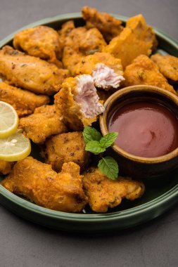 Tavuk Pakora veya Pakoda veya börek kemiksiz tavuk parçalarının marine edilip besan, pirinç unu, mısır unu ve yumurta karışımı ile kaplandığı popüler bir Hint aperatifi.