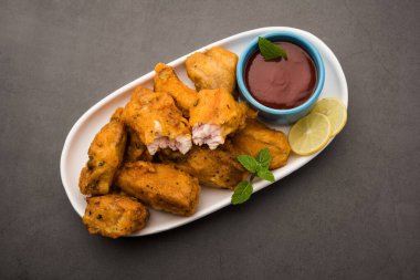 Tavuk Pakora veya Pakoda veya börek kemiksiz tavuk parçalarının marine edilip besan, pirinç unu, mısır unu ve yumurta karışımı ile kaplandığı popüler bir Hint aperatifi.