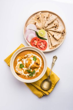 Lezzetli tereyağlı tavuk köri ya da Murg Makhanwala ya da Hint mutfağından masala yemeği.