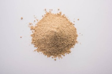 Amchoor ya da Amchur olarak da bilinen kuru mango tozu kurutulmuş meyveli Hint baharatıdır.