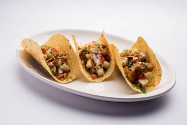 Masala Papad Tacos Meksika taco stili yapılmış bir Hint aperatifi.