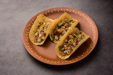 Masala Papad Tacos Meksika taco stili yapılmış bir Hint aperatifi.