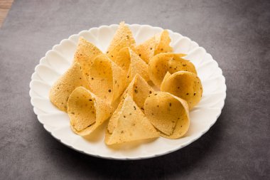 Capad Cones ya da Papadum koni şeklinde, geleneksel Hint mezesi