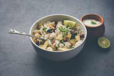 Sabudana khichdi ya da Khichadi, Navratri, Ekadashi ya da Ganesh Chaturthi sırasında tüketilen Hint perhizi.