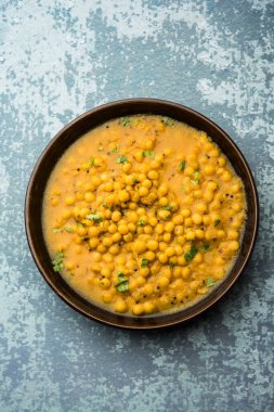 Ragda, kase içinde servis edilen kurutulmuş bezelyelerden yapılan Hint köri türüdür. Lezzetli, biraz keskin ve baharatlı köri genellikle 