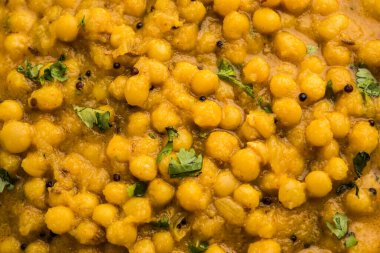 Ragda, kase içinde servis edilen kurutulmuş bezelyelerden yapılan Hint köri türüdür. Lezzetli, biraz keskin ve baharatlı köri genellikle 