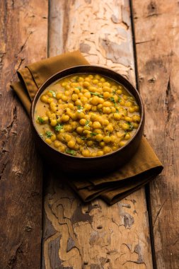 Ragda, kase içinde servis edilen kurutulmuş bezelyelerden yapılan Hint köri türüdür. Lezzetli, biraz keskin ve baharatlı köri genellikle 