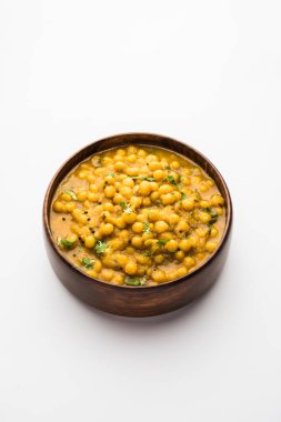 Ragda, kase içinde servis edilen kurutulmuş bezelyelerden yapılan Hint köri türüdür. Lezzetli, biraz keskin ve baharatlı köri genellikle 