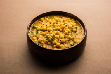 Ragda, kase içinde servis edilen kurutulmuş bezelyelerden yapılan Hint köri türüdür. Lezzetli, biraz keskin ve baharatlı köri genellikle 