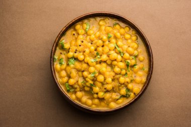 Ragda, kase içinde servis edilen kurutulmuş bezelyelerden yapılan Hint köri türüdür. Lezzetli, biraz keskin ve baharatlı köri genellikle 