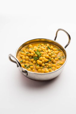 Ragda, kase içinde servis edilen kurutulmuş bezelyelerden yapılan Hint köri türüdür. Lezzetli, biraz keskin ve baharatlı köri genellikle 