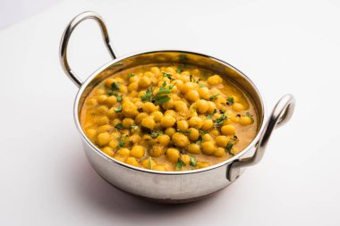 Ragda, kase içinde servis edilen kurutulmuş bezelyelerden yapılan Hint köri türüdür. Lezzetli, biraz keskin ve baharatlı köri genellikle 