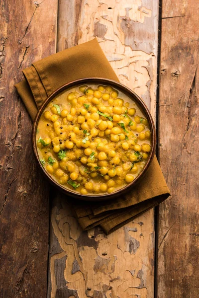 Ragda, kase içinde servis edilen kurutulmuş bezelyelerden yapılan Hint köri türüdür. Lezzetli, biraz keskin ve baharatlı köri genellikle 