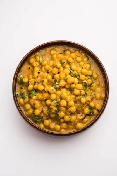 Ragda, kase içinde servis edilen kurutulmuş bezelyelerden yapılan Hint köri türüdür. Lezzetli, biraz keskin ve baharatlı köri genellikle 