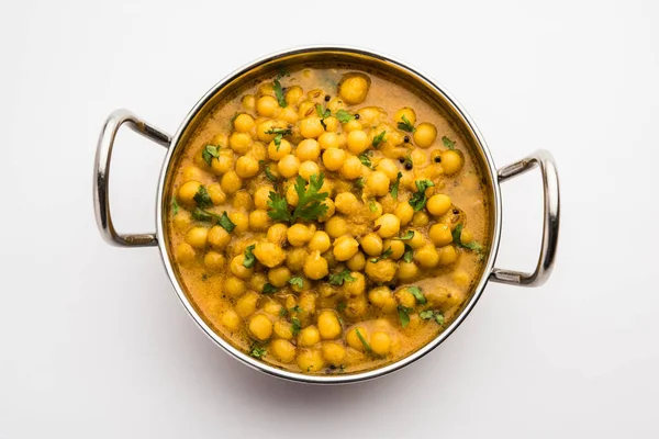 Ragda, kase içinde servis edilen kurutulmuş bezelyelerden yapılan Hint köri türüdür. Lezzetli, biraz keskin ve baharatlı köri genellikle 