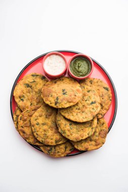 Palak Puri ya da ıspanak poori Hint usulü sağlıklı ve lezzetli bir kahvaltı tarifidir.