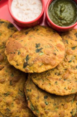 Palak Puri ya da ıspanak poori Hint usulü sağlıklı ve lezzetli bir kahvaltı tarifidir.