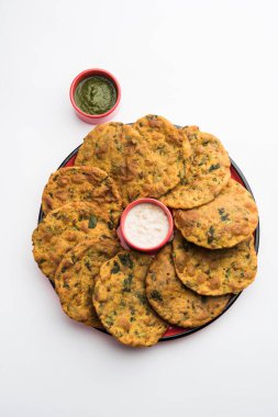 Palak Puri ya da ıspanak poori Hint usulü sağlıklı ve lezzetli bir kahvaltı tarifidir.