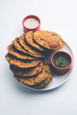 Palak Puri ya da ıspanak poori Hint usulü sağlıklı ve lezzetli bir kahvaltı tarifidir.