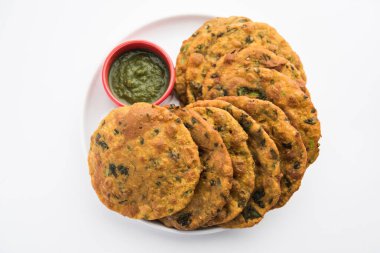 Palak Puri ya da ıspanak poori Hint usulü sağlıklı ve lezzetli bir kahvaltı tarifidir.