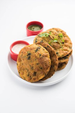 Palak Puri ya da ıspanak poori Hint usulü sağlıklı ve lezzetli bir kahvaltı tarifidir.