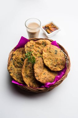 Palak Puri ya da ıspanak poori Hint usulü sağlıklı ve lezzetli bir kahvaltı tarifidir.