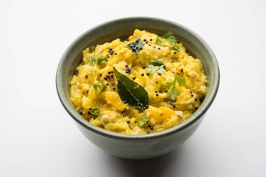 Marathi dilinde Lal Bhoplyache Bharit olarak bilinen Kırmızı Balkabağı veya Kaddu ka Raita, Hindistan Maharashtra 'dan gelen yiyecek.