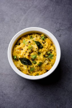 Marathi dilinde Lal Bhoplyache Bharit olarak bilinen Kırmızı Balkabağı veya Kaddu ka Raita, Hindistan Maharashtra 'dan gelen yiyecek.