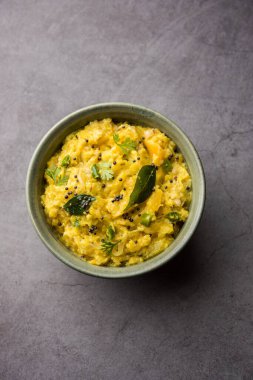 Marathi dilinde Lal Bhoplyache Bharit olarak bilinen Kırmızı Balkabağı veya Kaddu ka Raita, Hindistan Maharashtra 'dan gelen yiyecek.