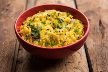 Marathi dilinde Lal Bhoplyache Bharit olarak bilinen Kırmızı Balkabağı veya Kaddu ka Raita, Hindistan Maharashtra 'dan gelen yiyecek.