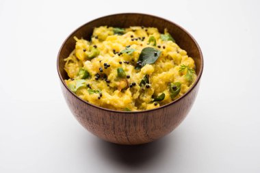 Marathi dilinde Lal Bhoplyache Bharit olarak bilinen Kırmızı Balkabağı veya Kaddu ka Raita, Hindistan Maharashtra 'dan gelen yiyecek.